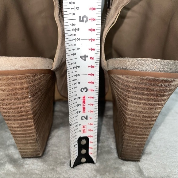 Vince Camuto Taupe Suede Perforated Peep Toe Ankle Booties Chunky Heel Sz 9 - Picture 12 of 12